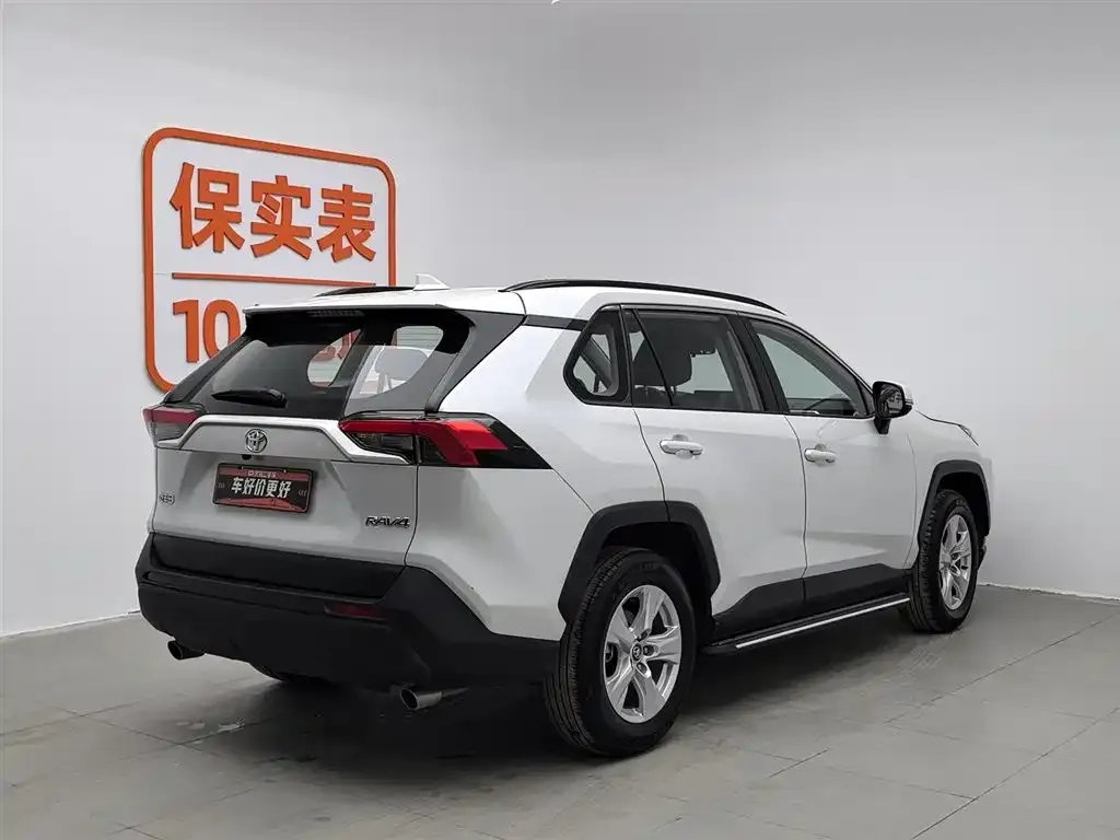 Toyota RAV4 — фото 2