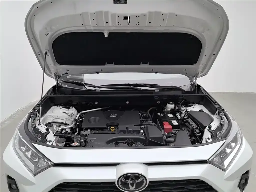 Toyota RAV4 — фото 6