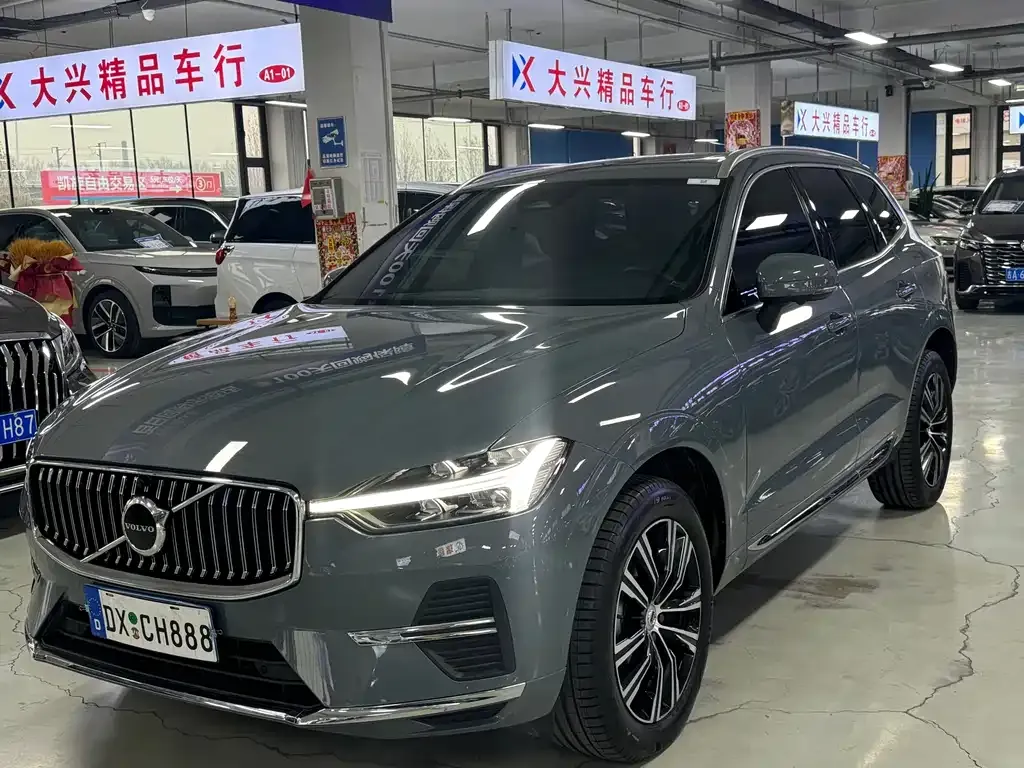 Volvo XC60 — фото 1