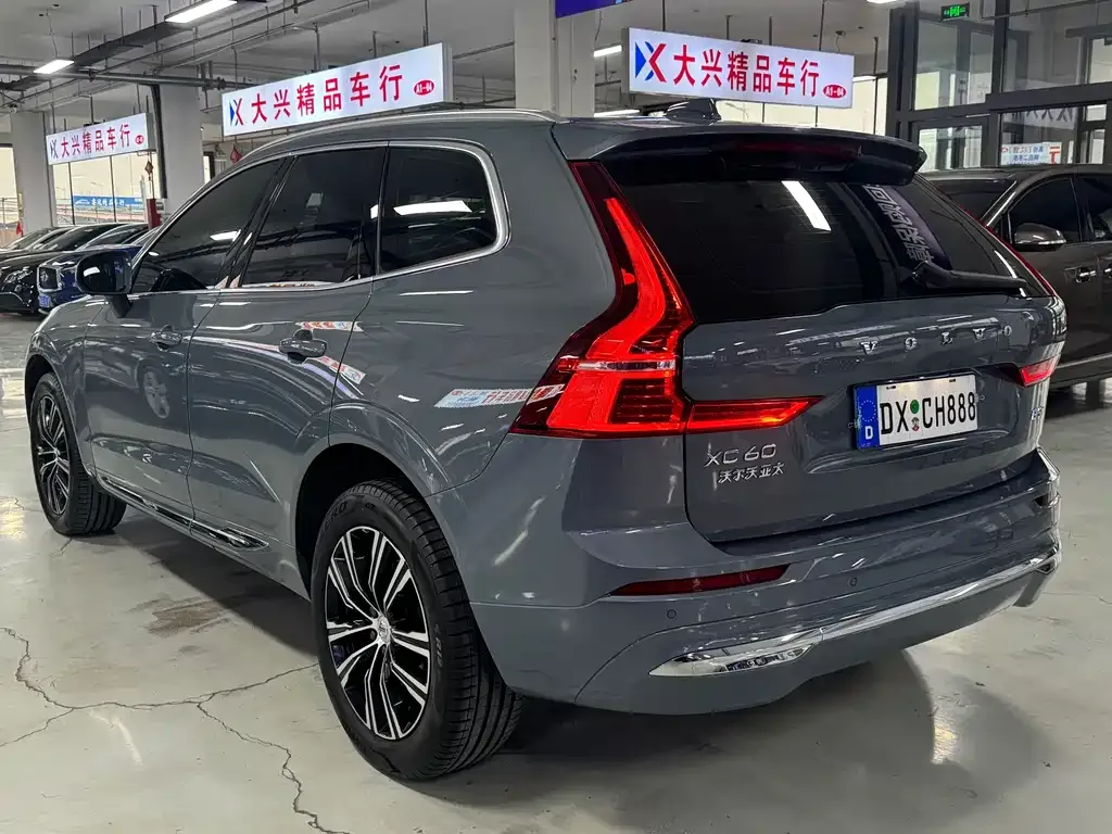 Volvo XC60 — фото 6