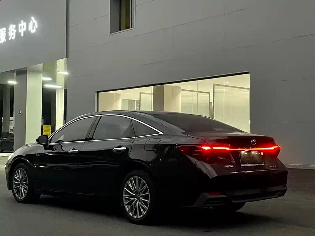 Toyota Avalon — фото 10