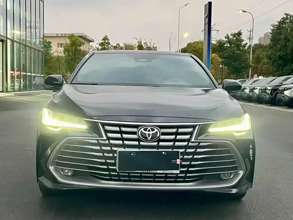 Toyota Avalon — фото 2