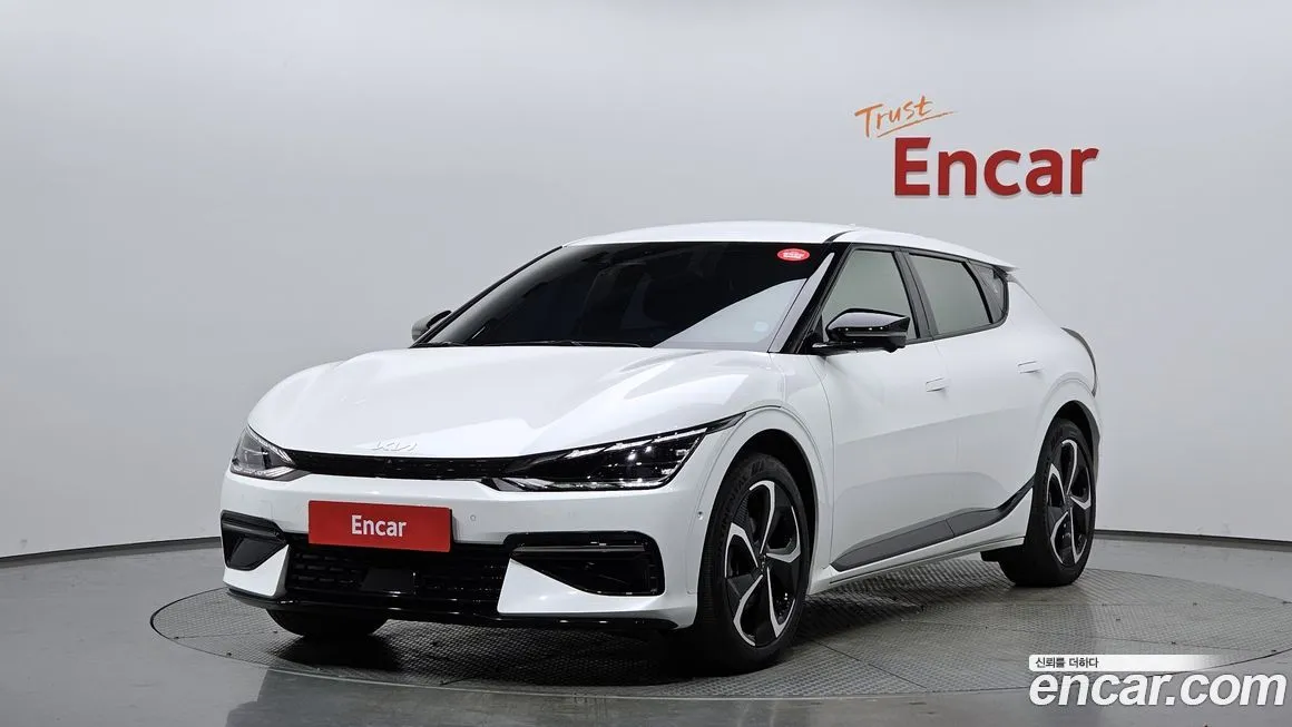 Kia EV6 — фото 1