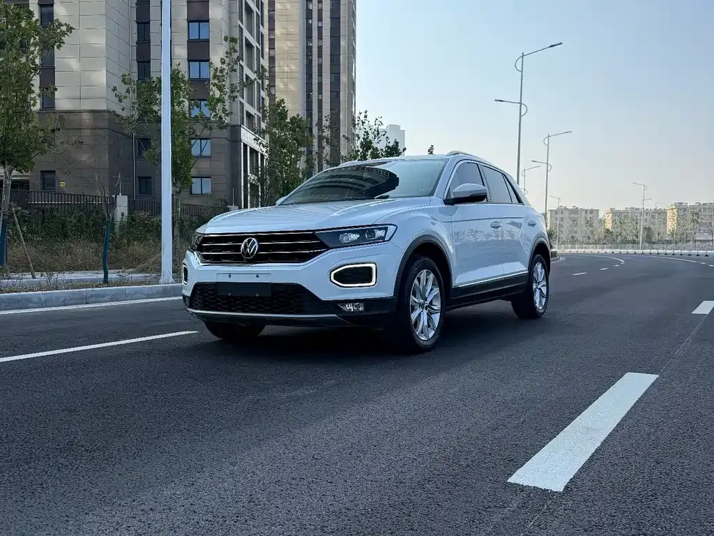 Volkswagen T-Roc — фото 1