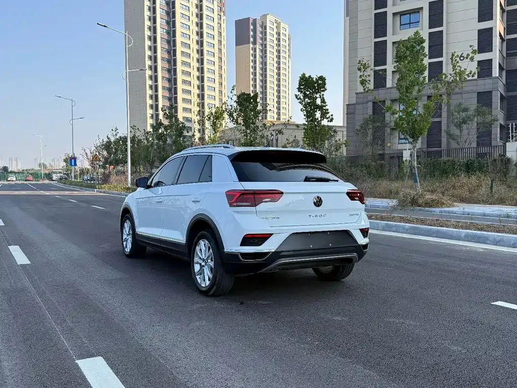 Volkswagen T-Roc — фото 8