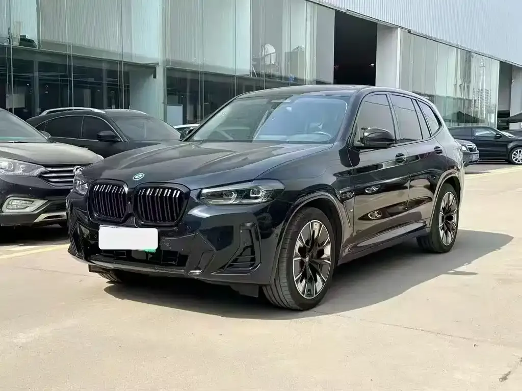 BMW iX3 — фото 1