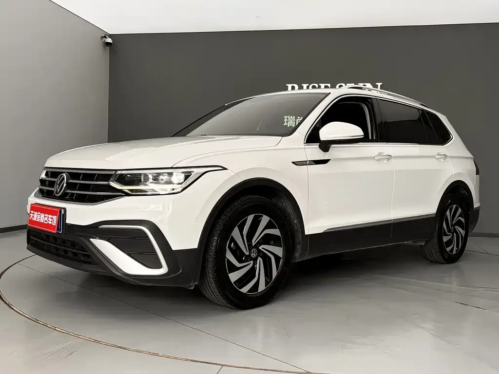 Volkswagen Tiguan L — фото 9