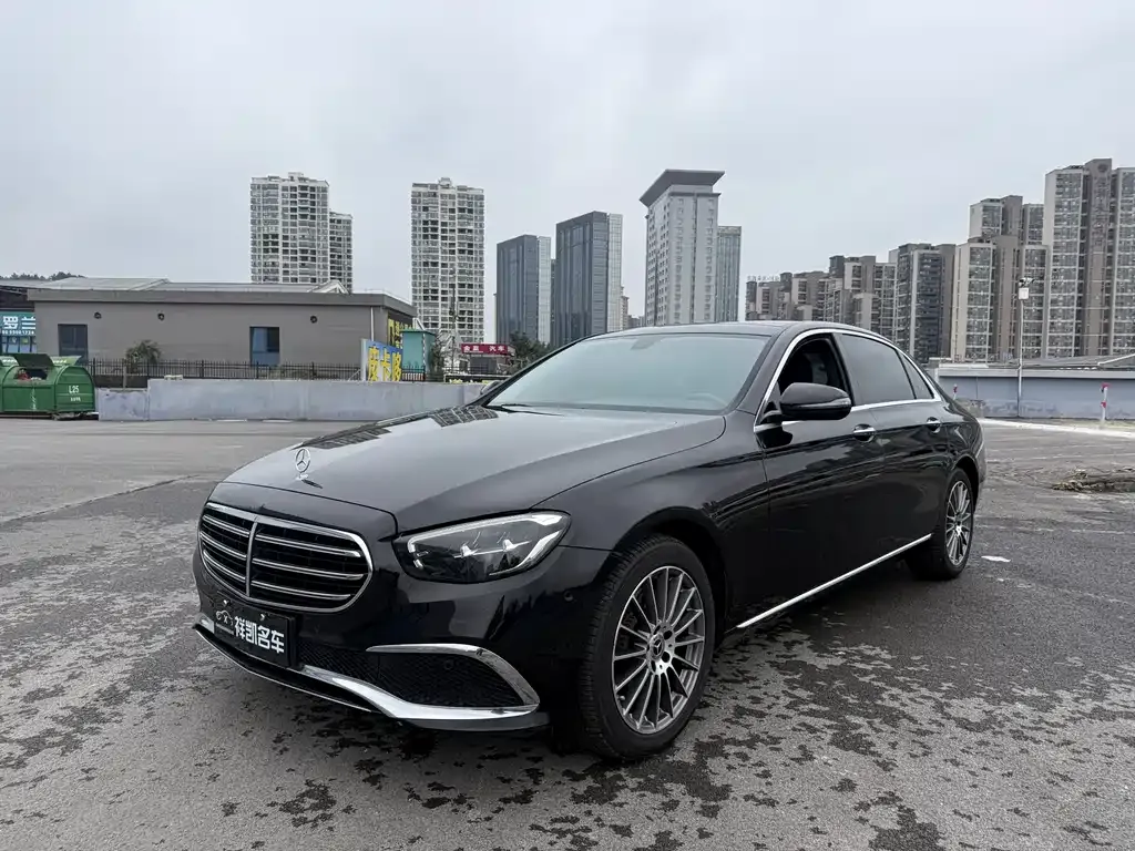 Mercedes-Benz E-Class — фото 1