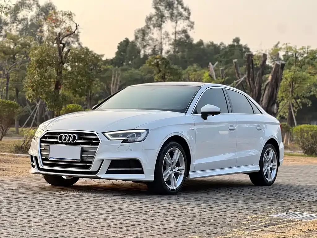 Audi A3 — фото 1