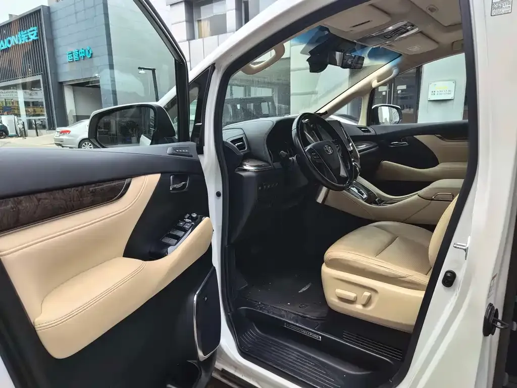 Toyota Vellfire — фото 10