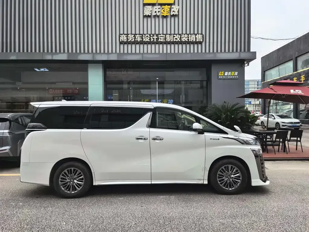Toyota Vellfire — фото 3