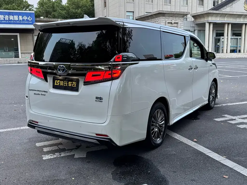 Toyota Vellfire — фото 5