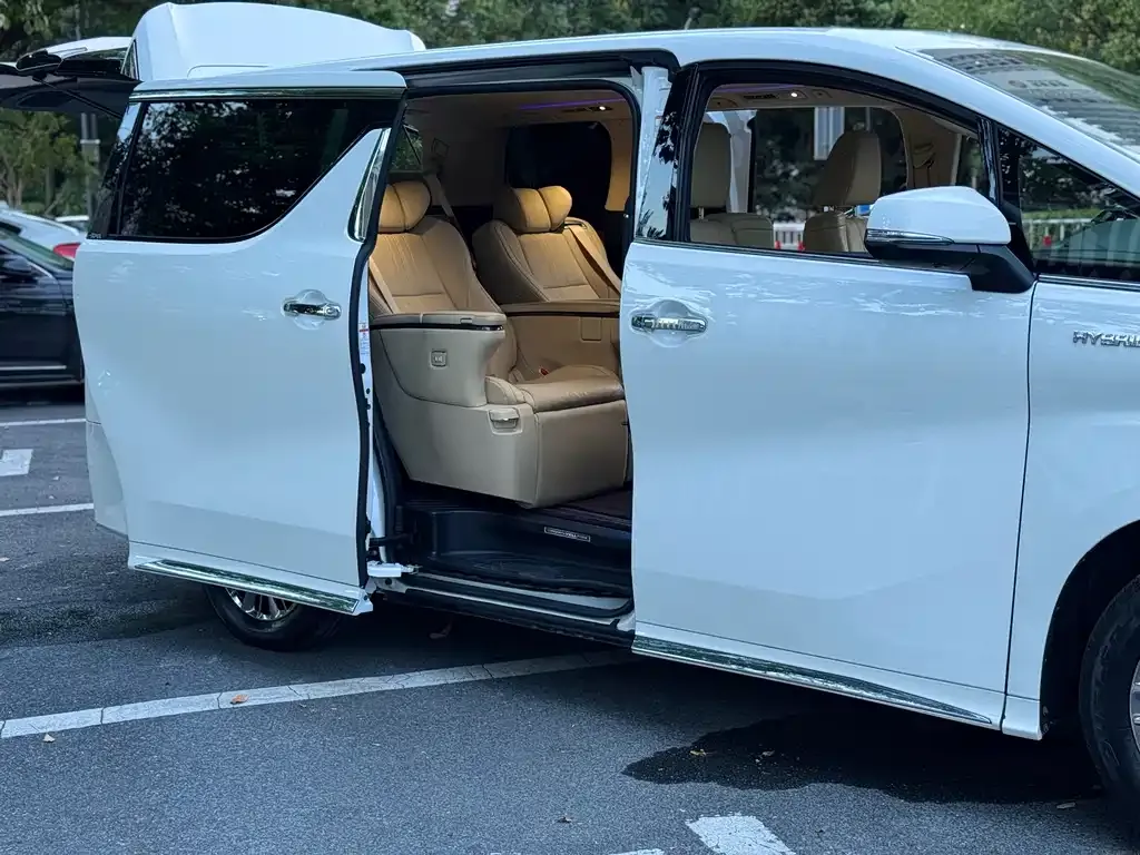 Toyota Vellfire — фото 7