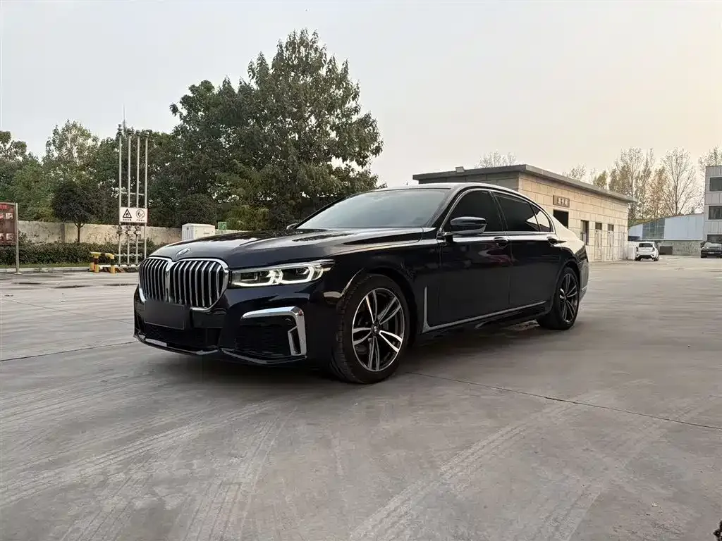 BMW 7 Series — фото 1