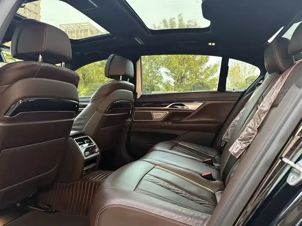 BMW 7 Series — фото 10