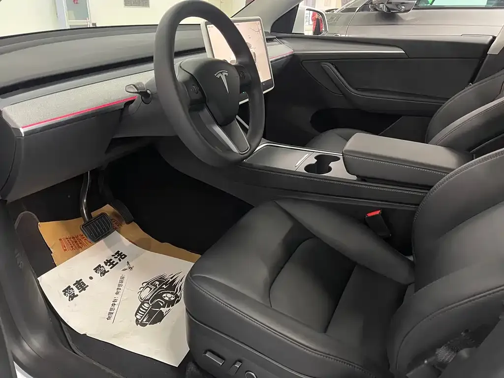 Tesla Model Y — фото 4