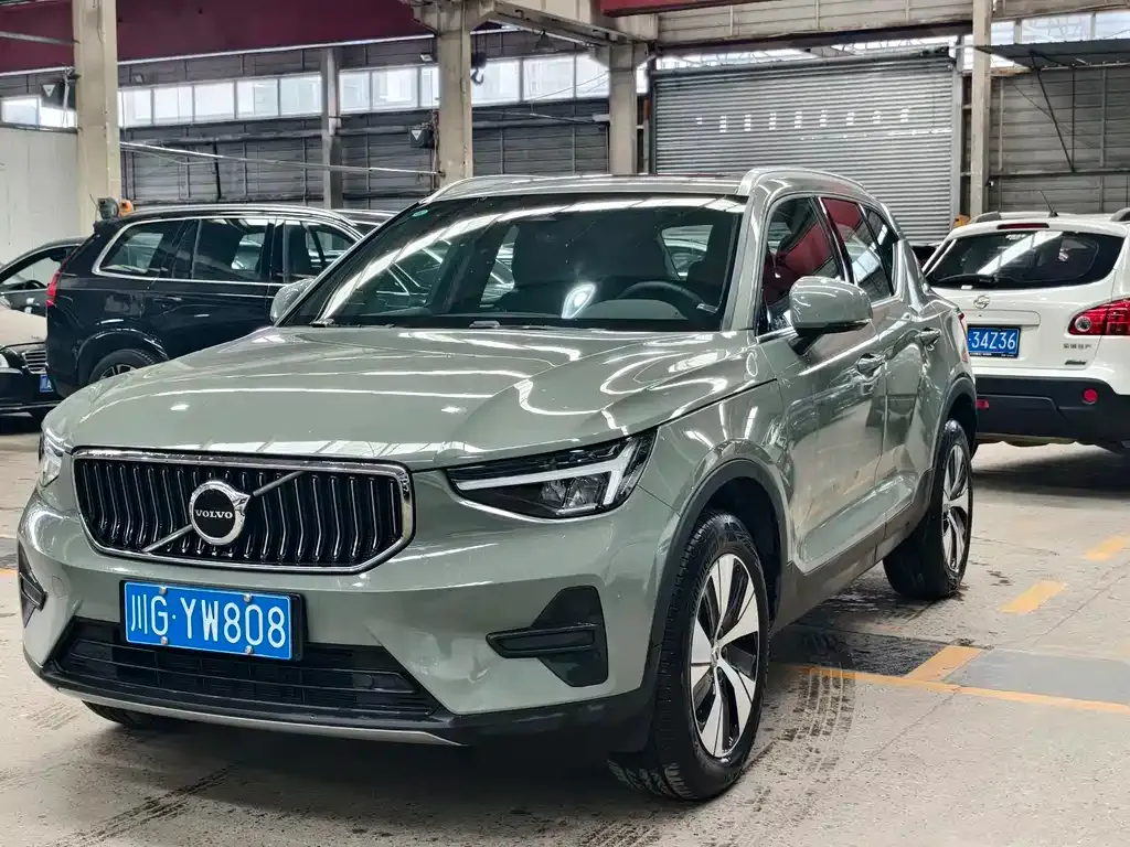Volvo XC40 — фото 1