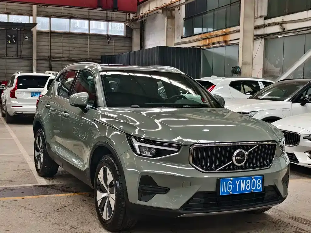 Volvo XC40 — фото 3