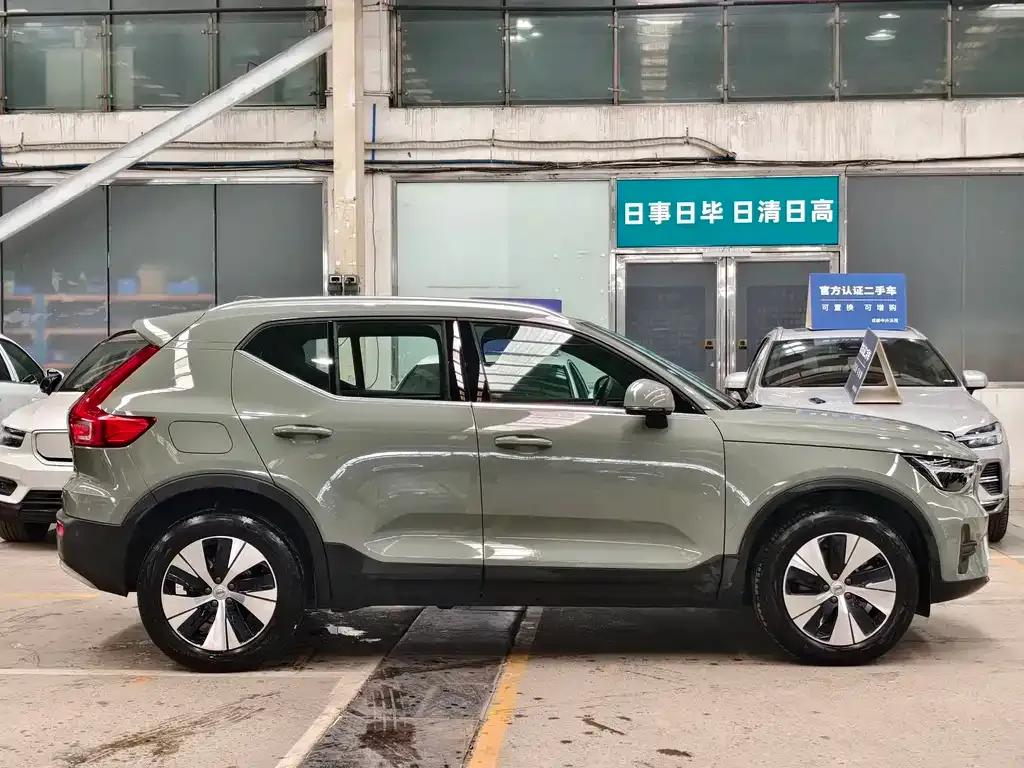 Volvo XC40 — фото 4