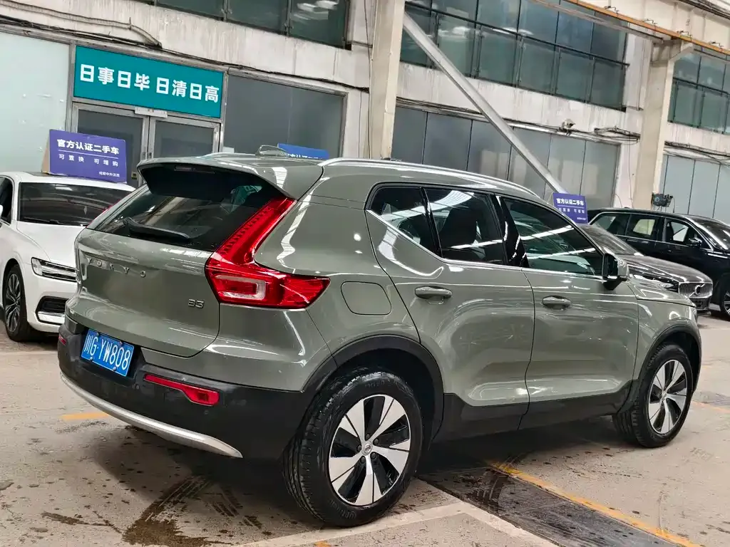 Volvo XC40 — фото 5
