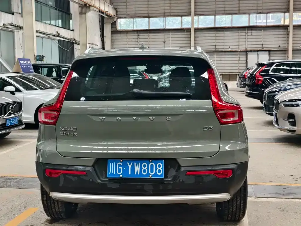 Volvo XC40 — фото 6