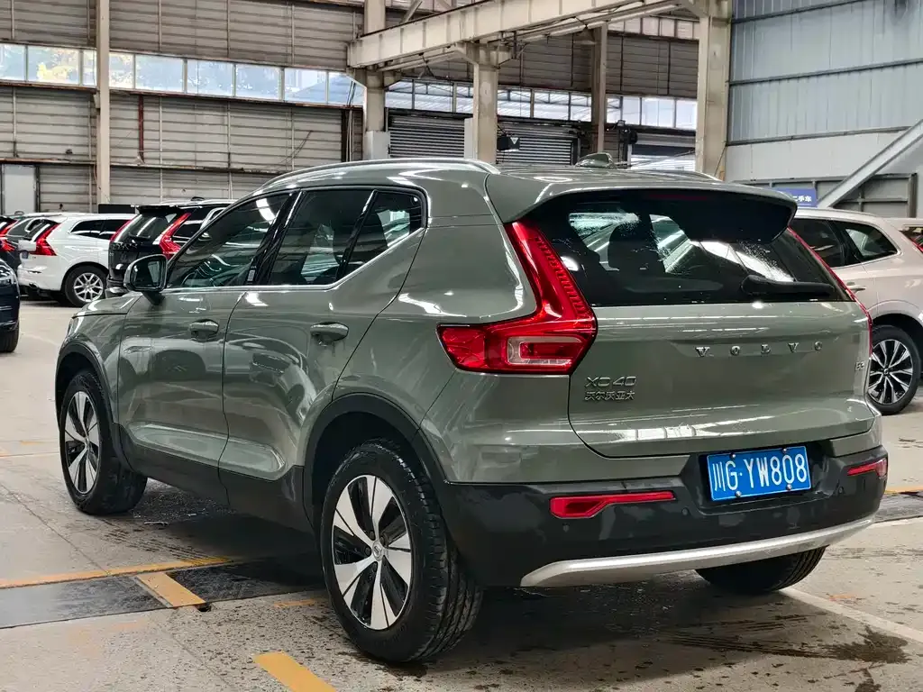 Volvo XC40 — фото 7