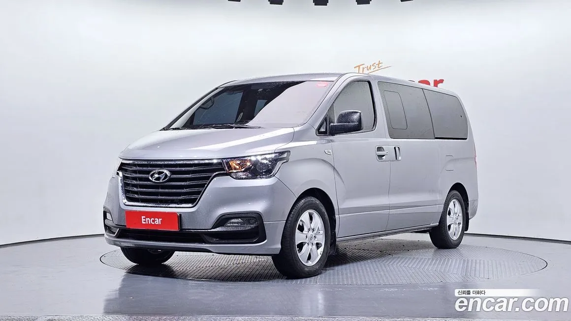 Hyundai Starex — фото 1