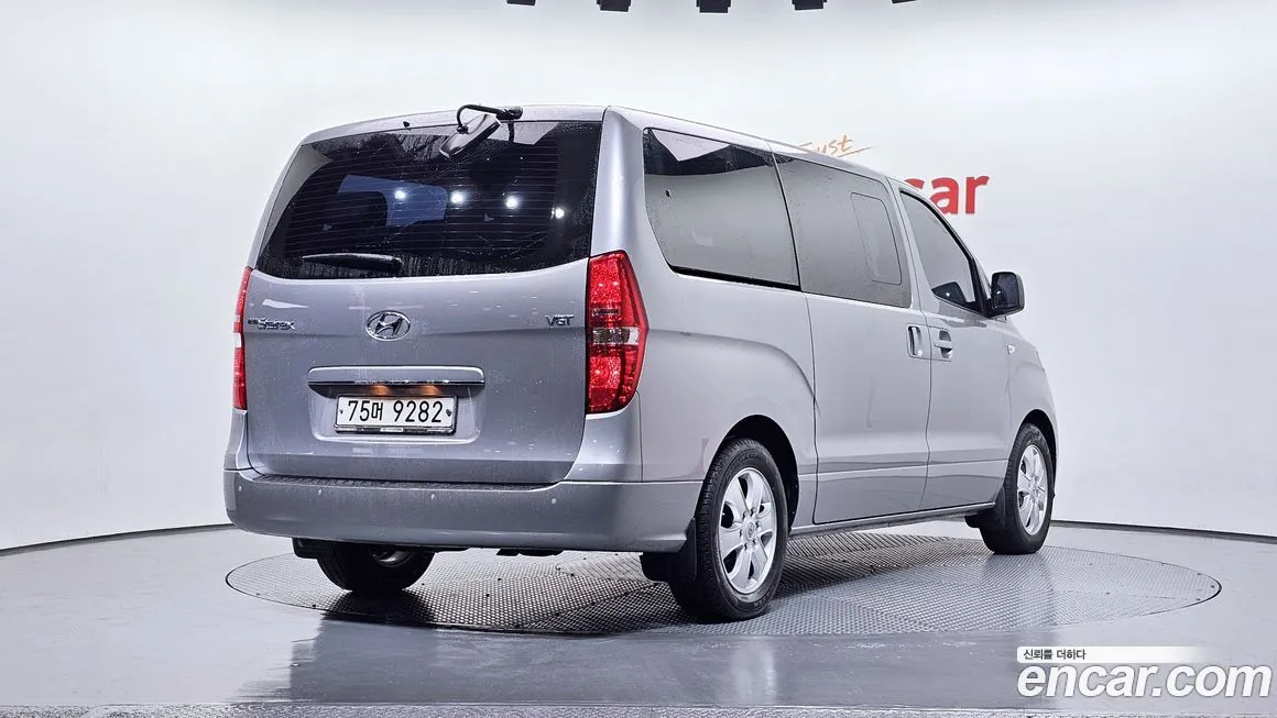 Hyundai Starex — фото 2