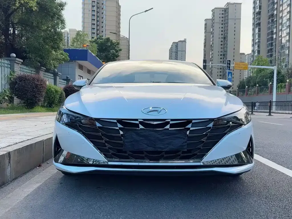 Hyundai Elantra — фото 2