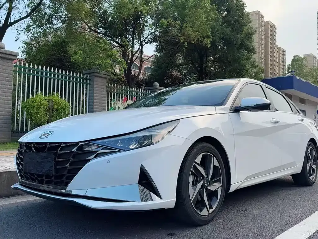 Hyundai Elantra — фото 3