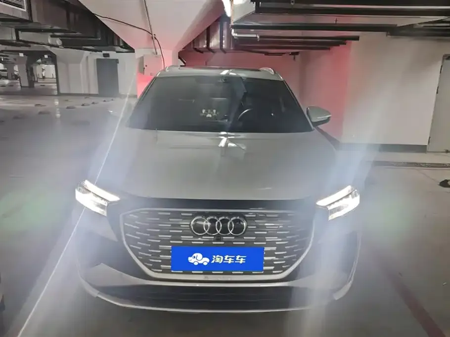 Audi Q4 e-tron — фото 2