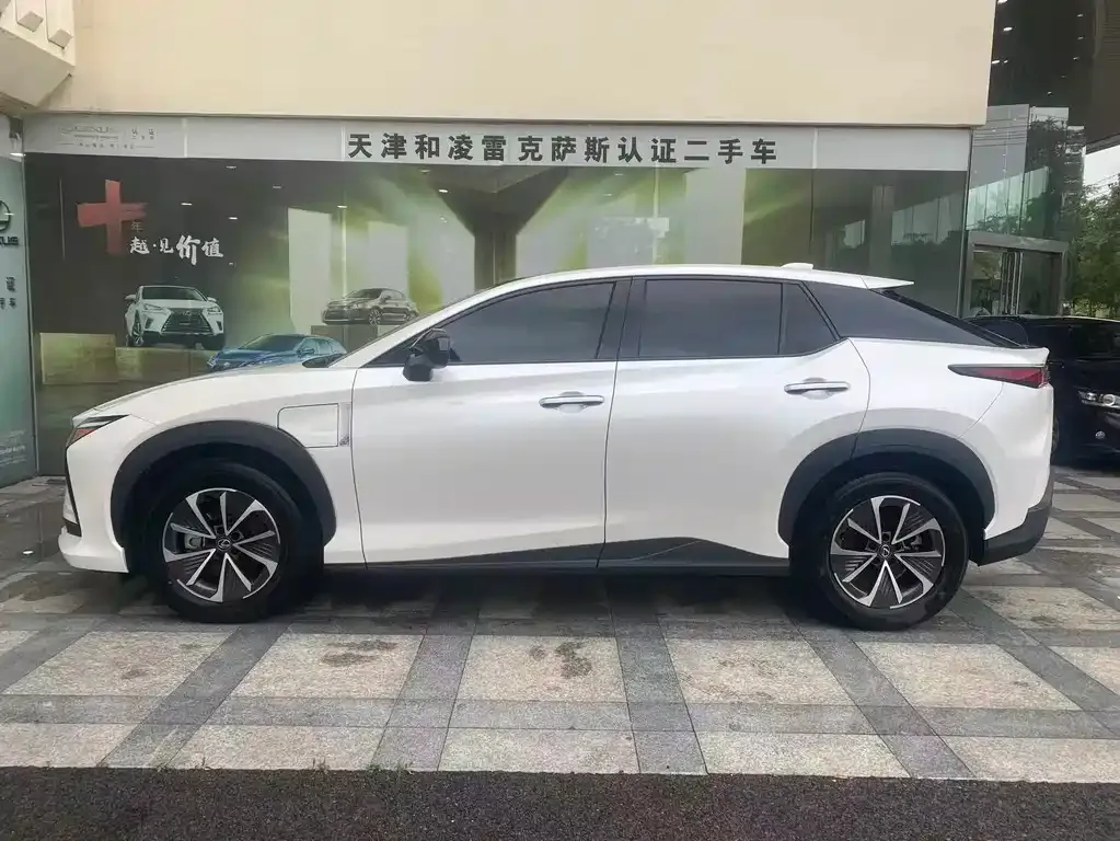 Lexus RZ — фото 3