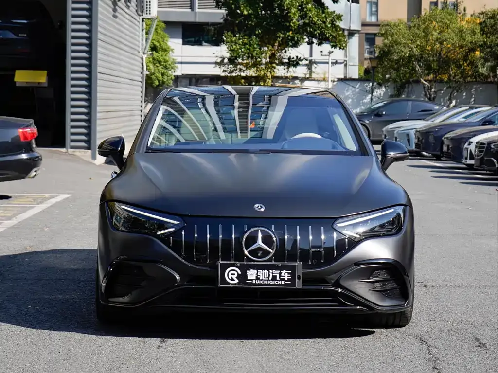 Mercedes-Benz EQE AMG — фото 3