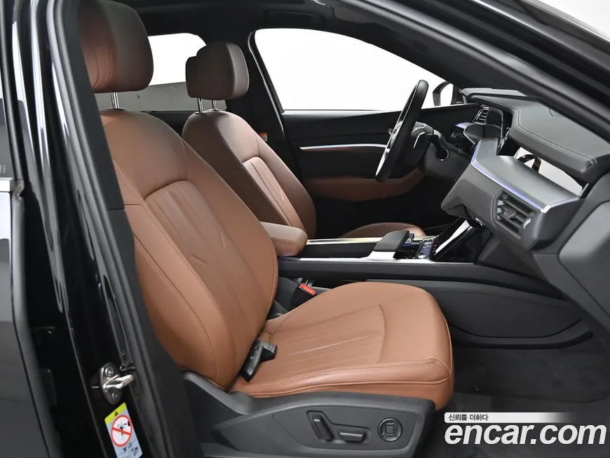 Audi Q8 e-tron — фото 10