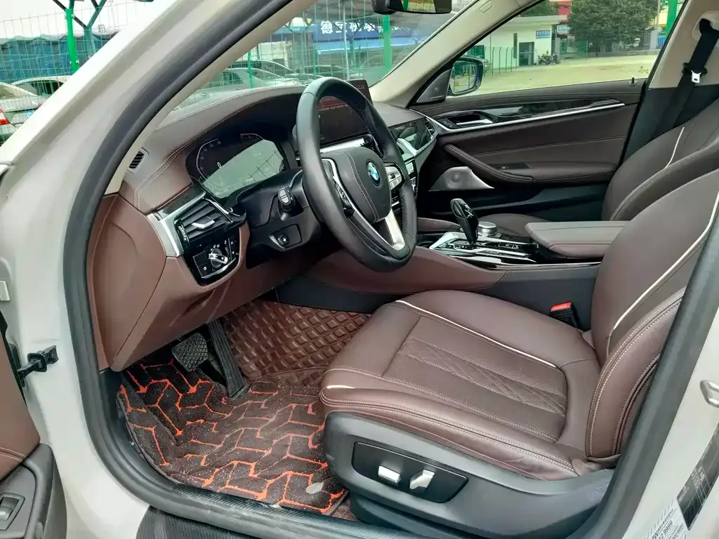 BMW 5 Series — фото 10