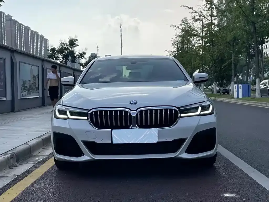 BMW 5 Series — фото 2