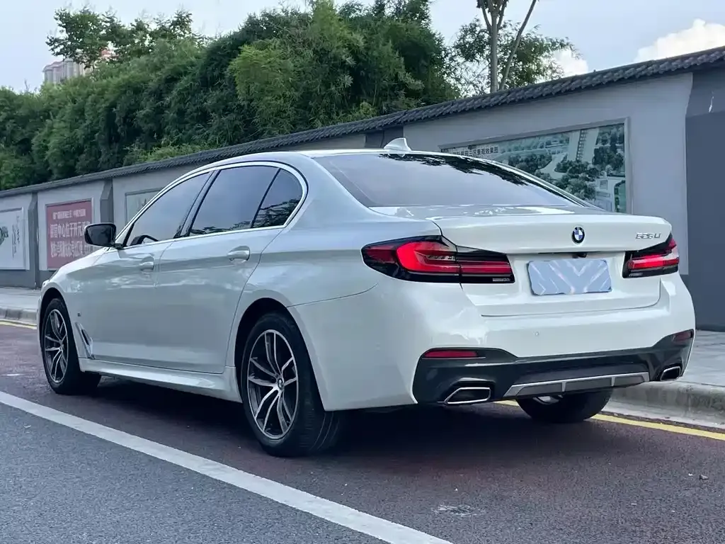 BMW 5 Series — фото 5