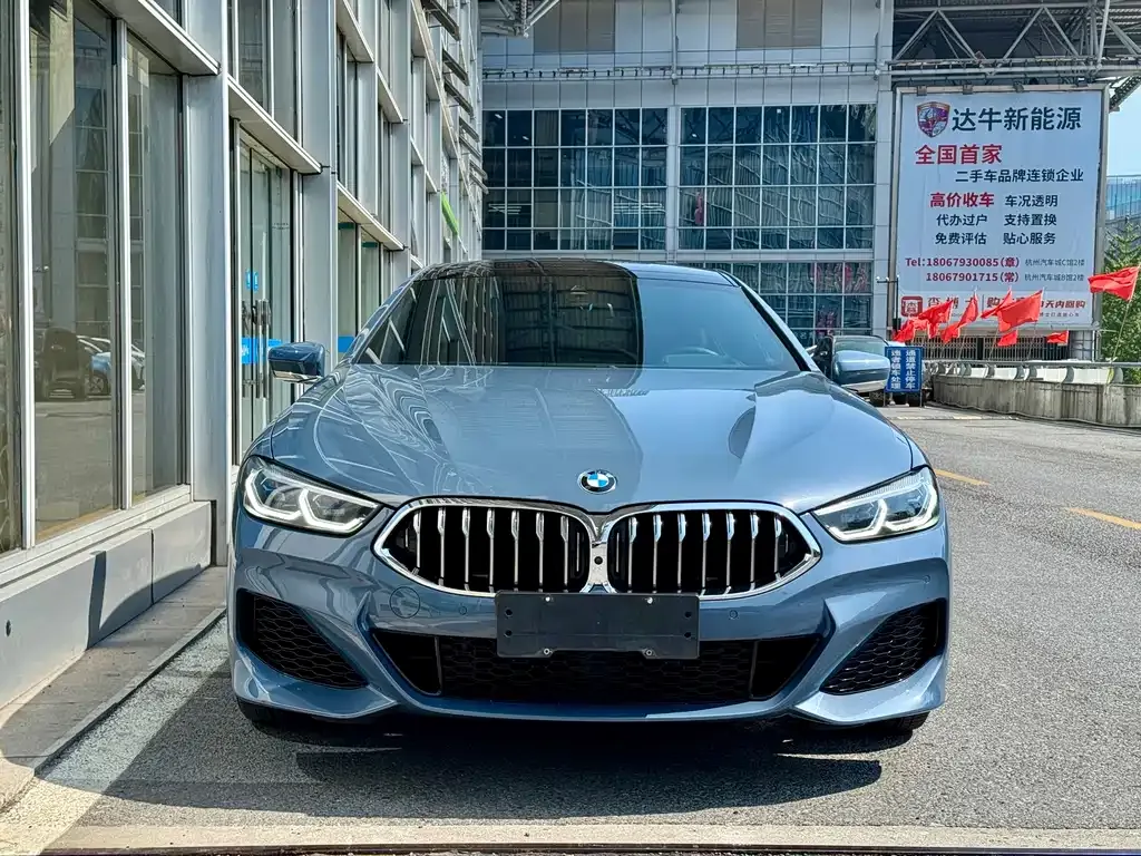 BMW 8 Series — фото 2