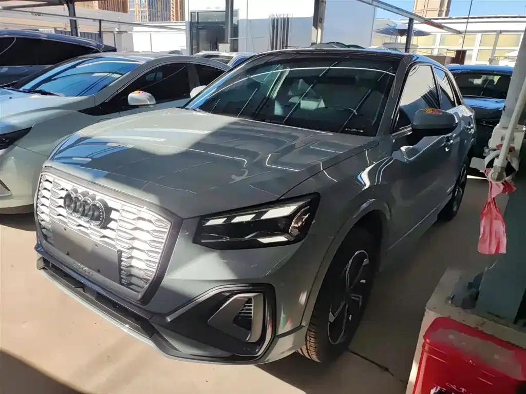Audi Q2L e-tron — фото 1