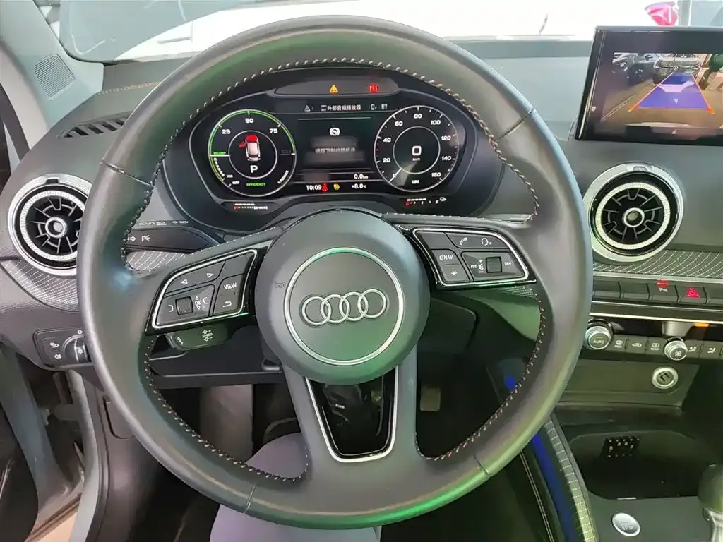 Audi Q2L e-tron — фото 10