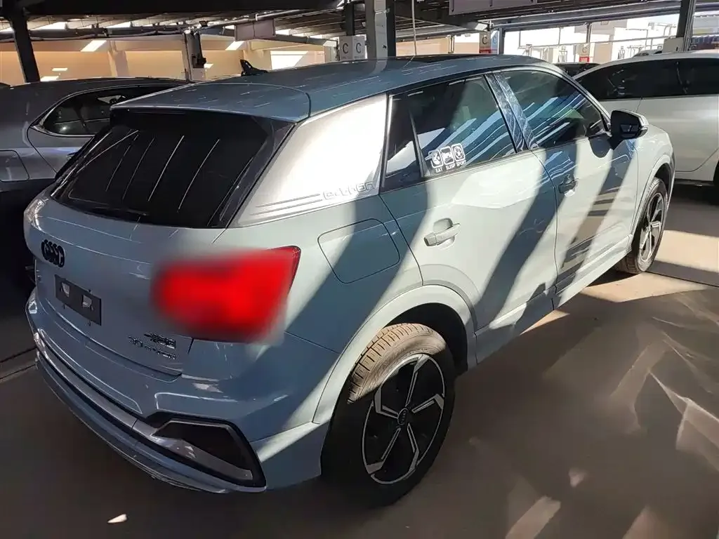 Audi Q2L e-tron — фото 6
