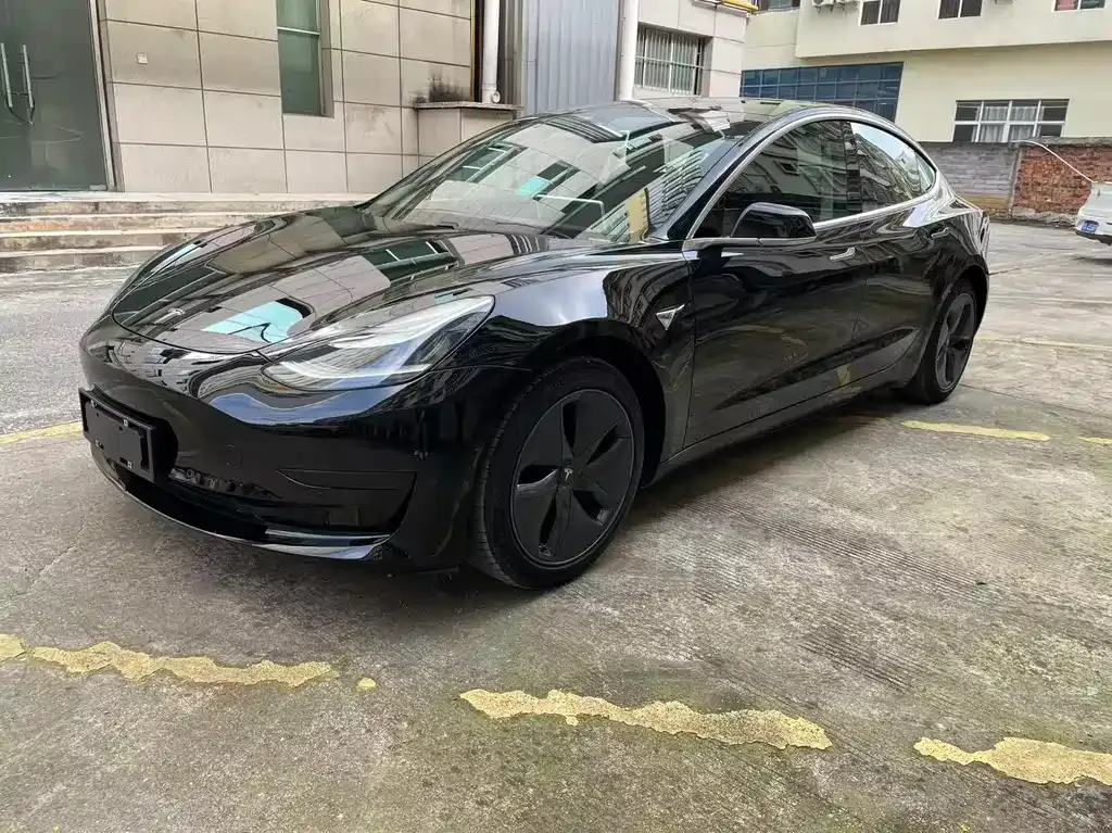 Tesla Model 3 — фото 1