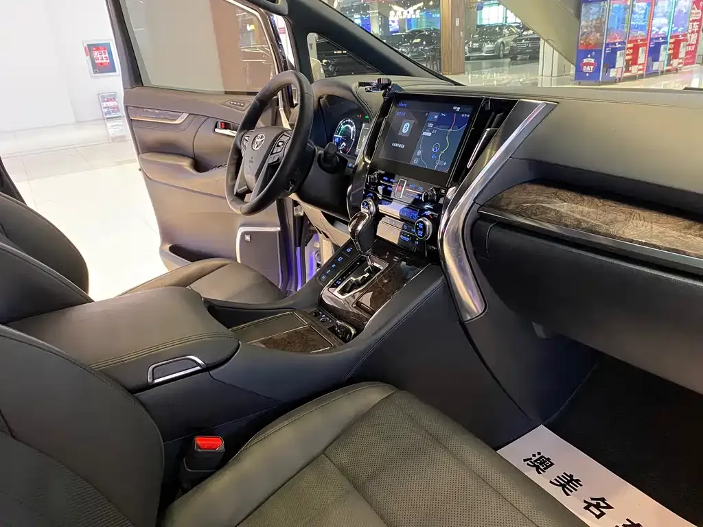 Toyota Vellfire — фото 10
