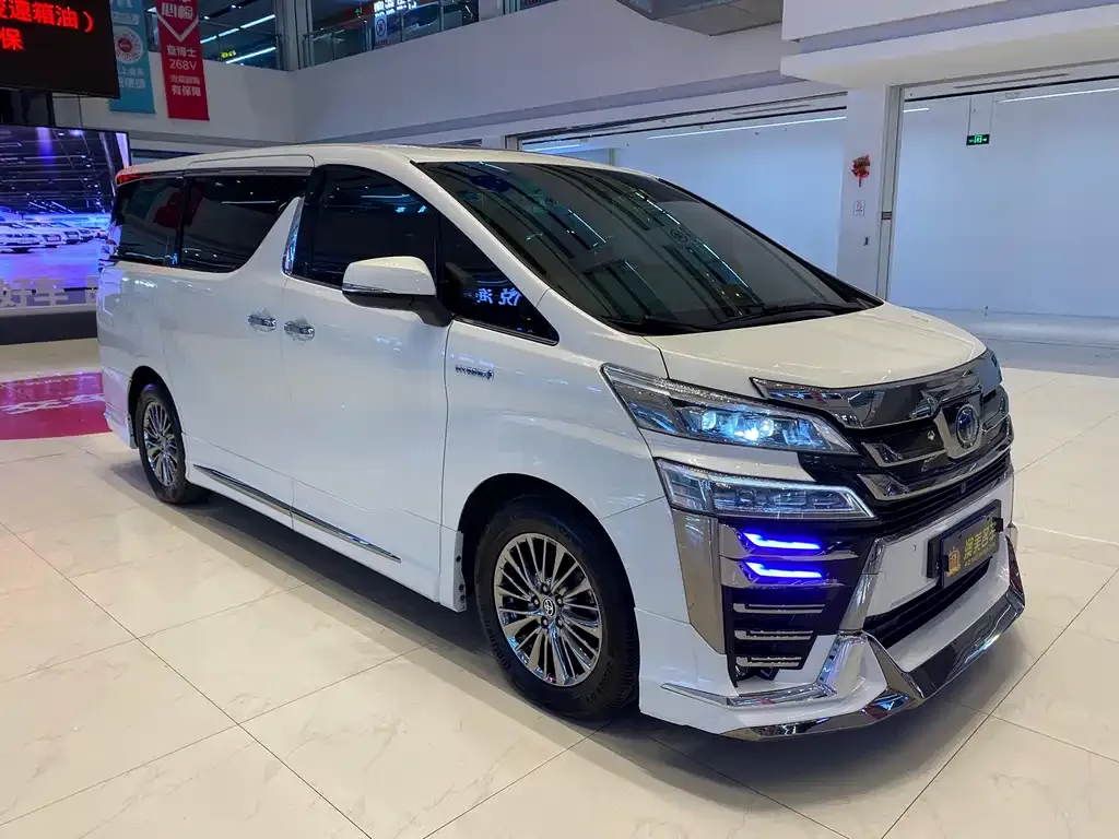 Toyota Vellfire — фото 3