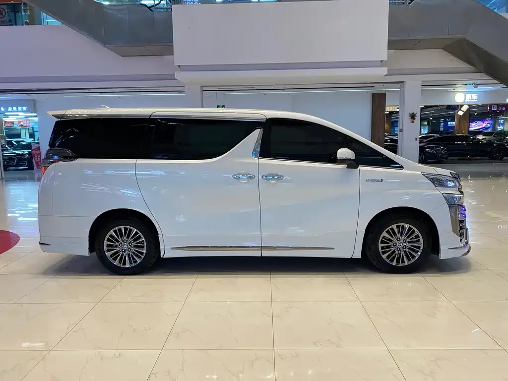Toyota Vellfire — фото 4
