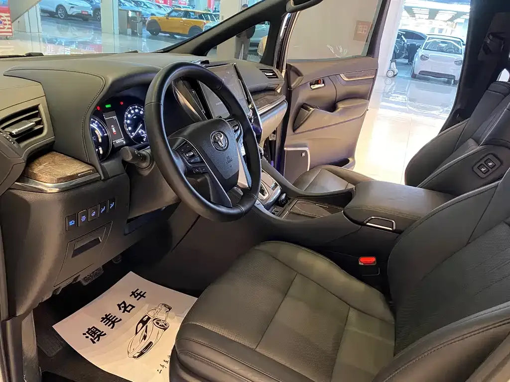 Toyota Vellfire — фото 7