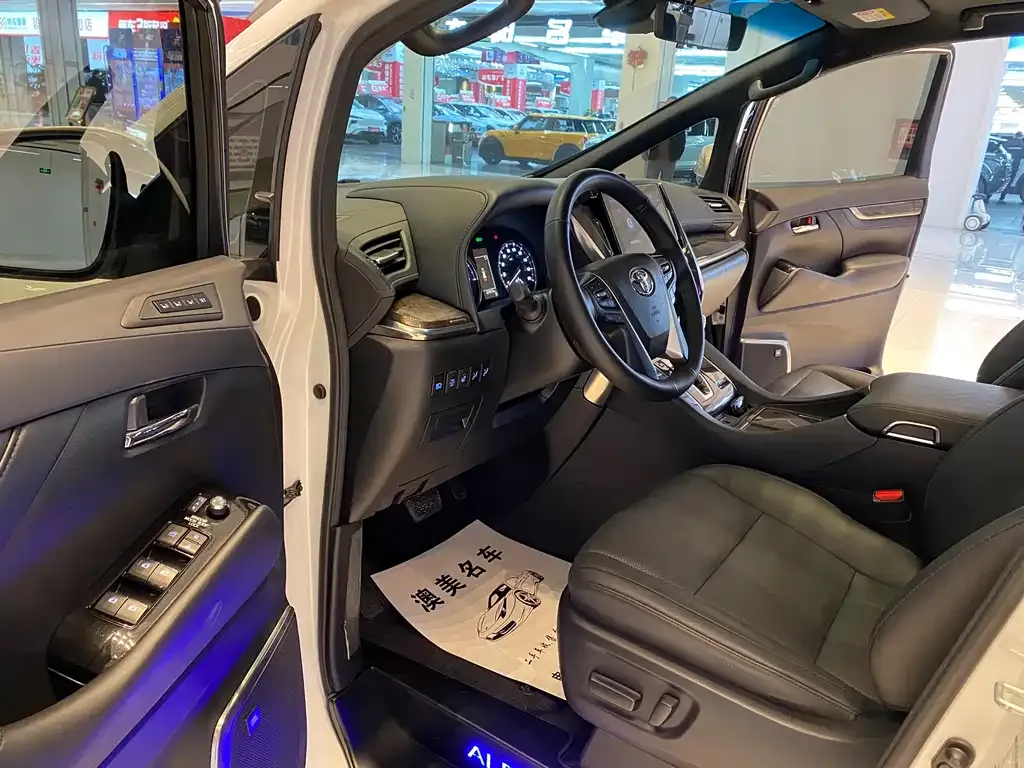 Toyota Vellfire — фото 8