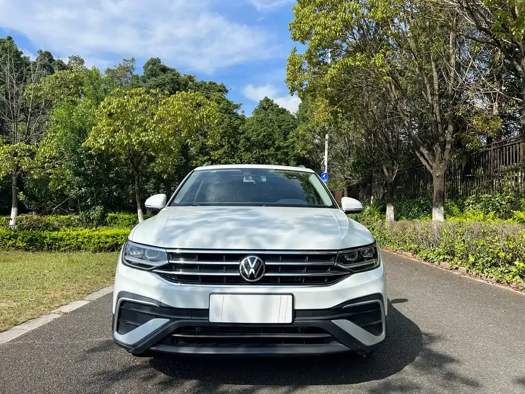 Volkswagen Tiguan L — фото 2
