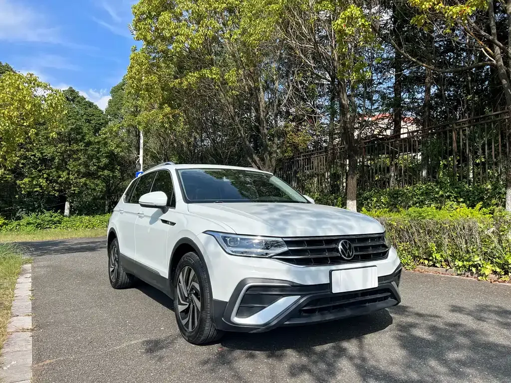 Volkswagen Tiguan L — фото 3