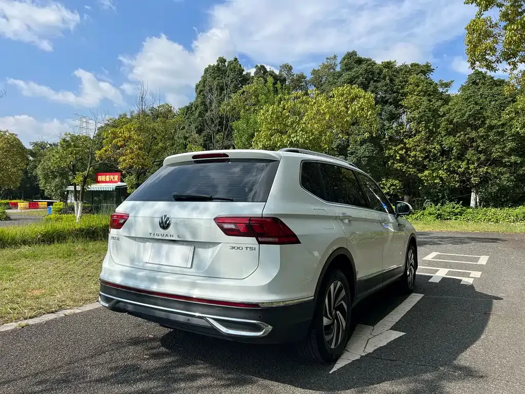 Volkswagen Tiguan L — фото 4